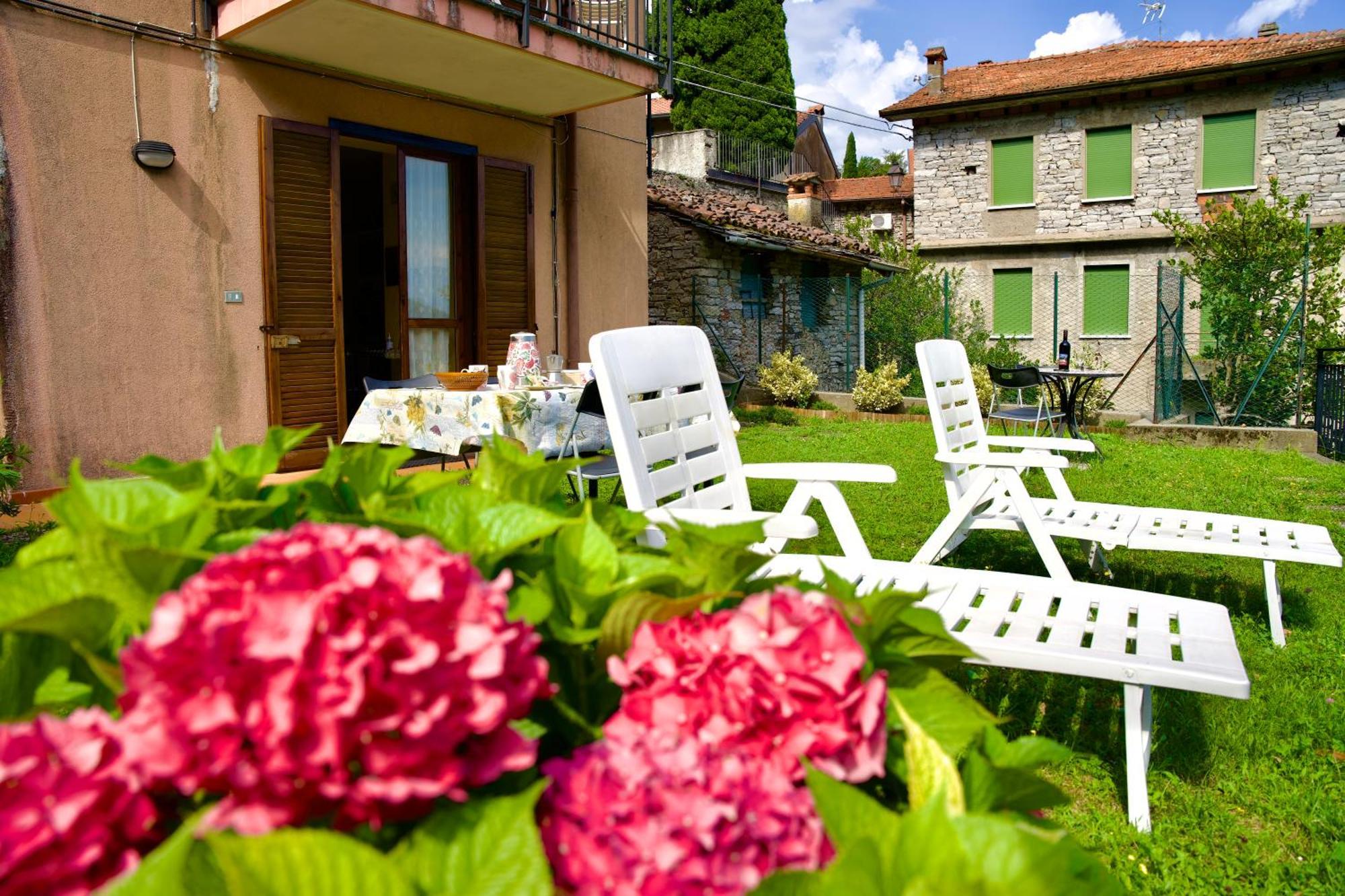 Hotel Diffuso Il Portichetto Vezio Perledo Exterior foto
